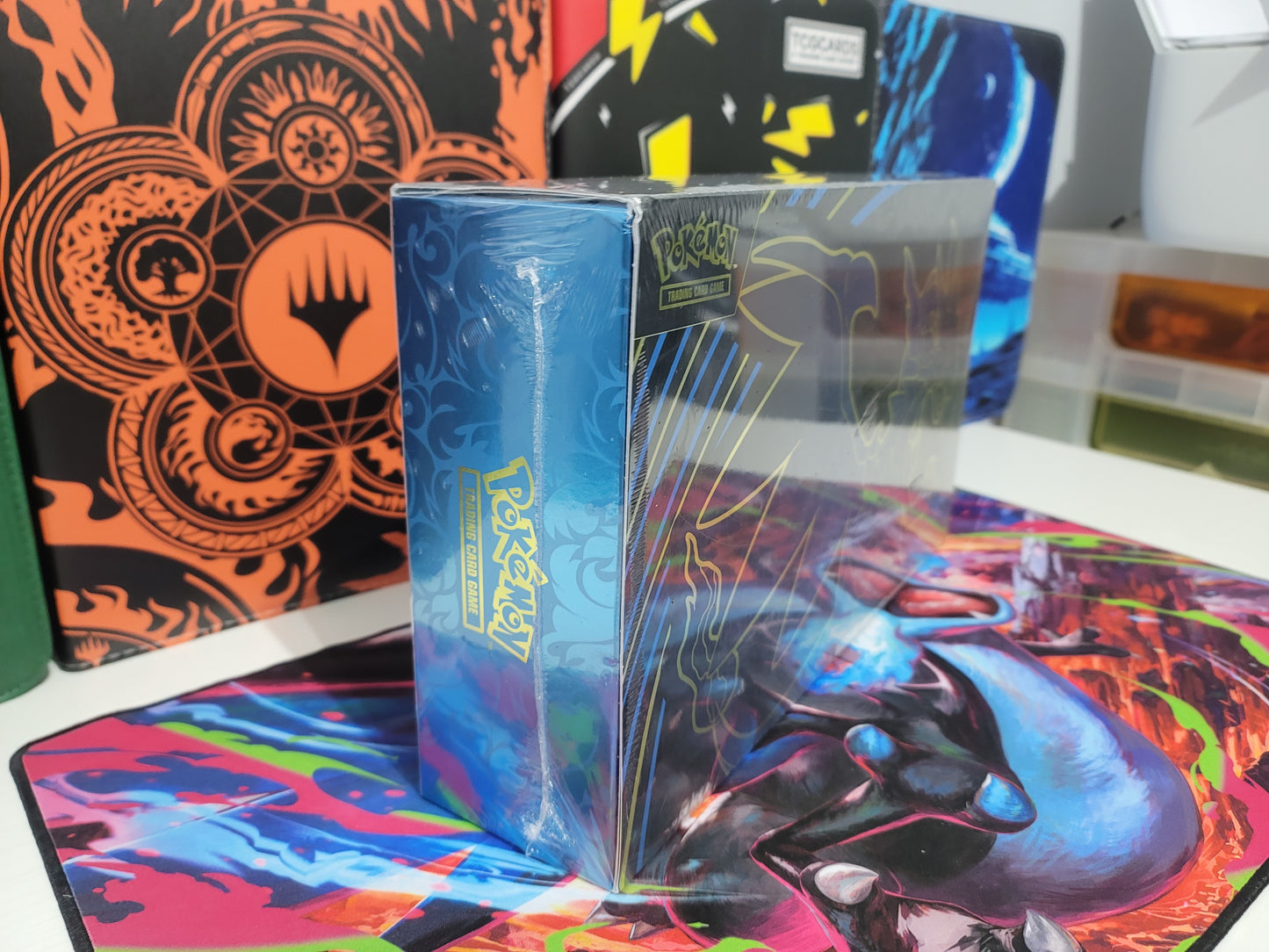 Pokémon TCG: Charizard X EX Ultra-Premium Collection